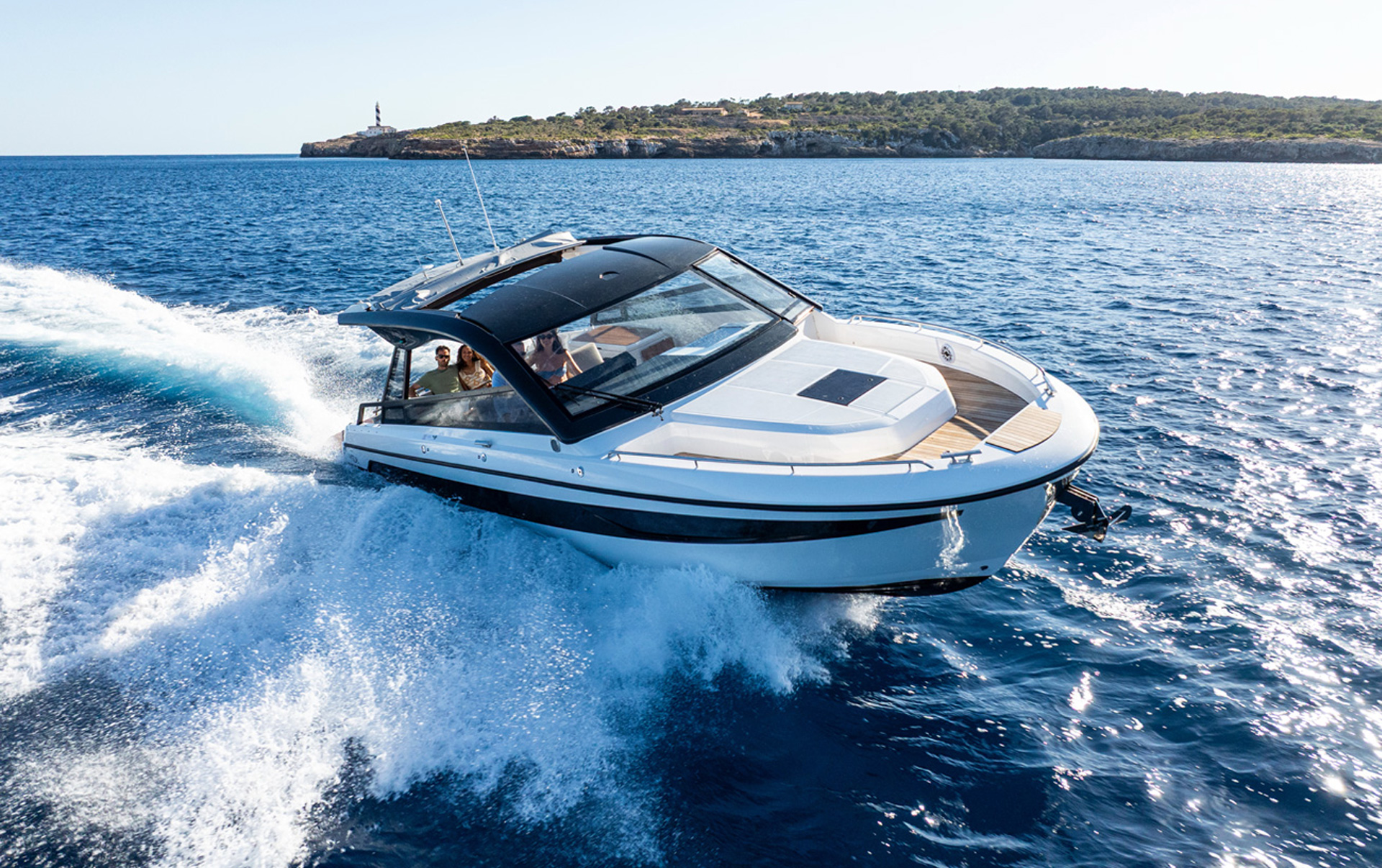 Bavaria VIDA motor yacht underway demonstrating sporty performance