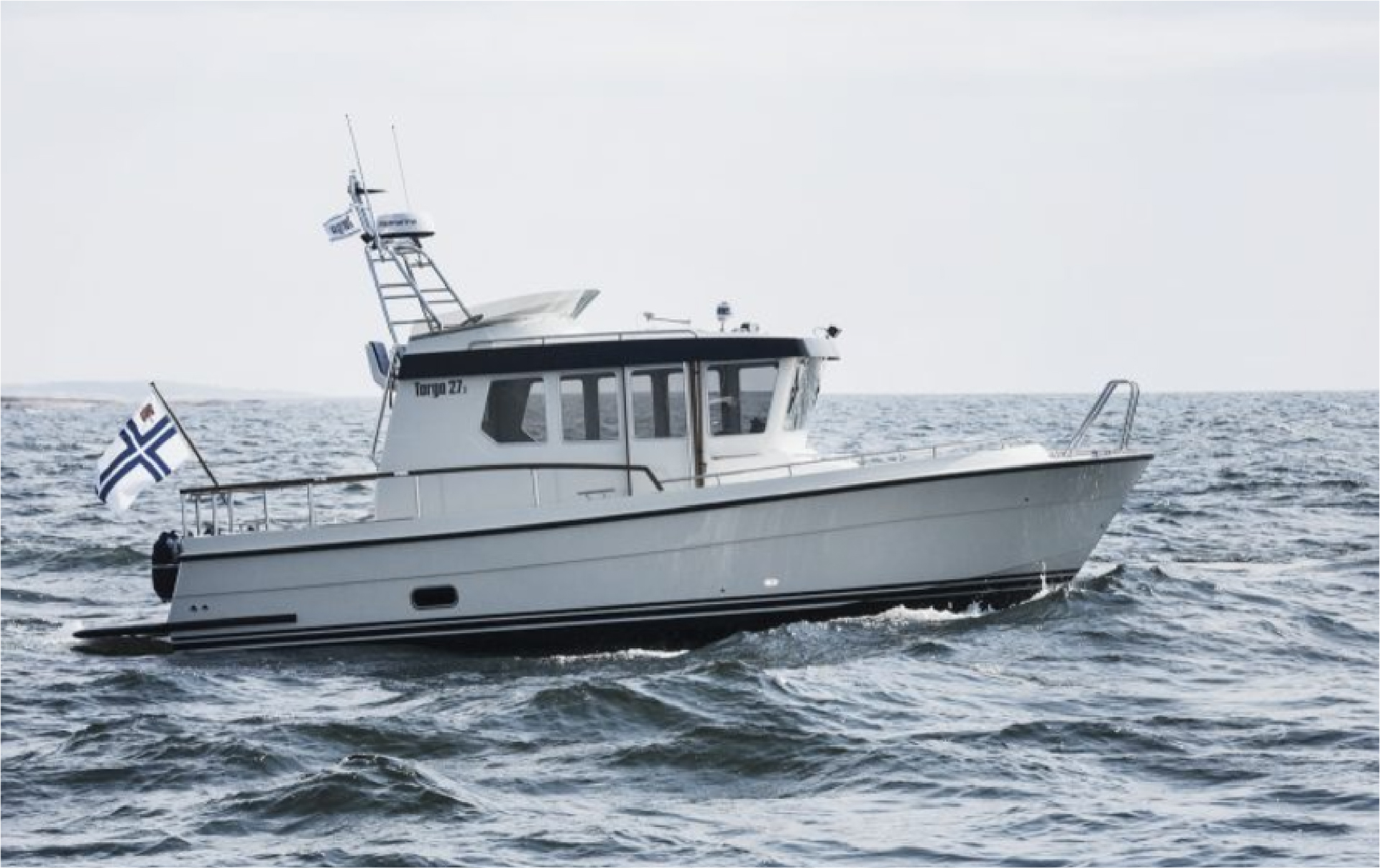 Targa 27.2 exterior side profile on the water