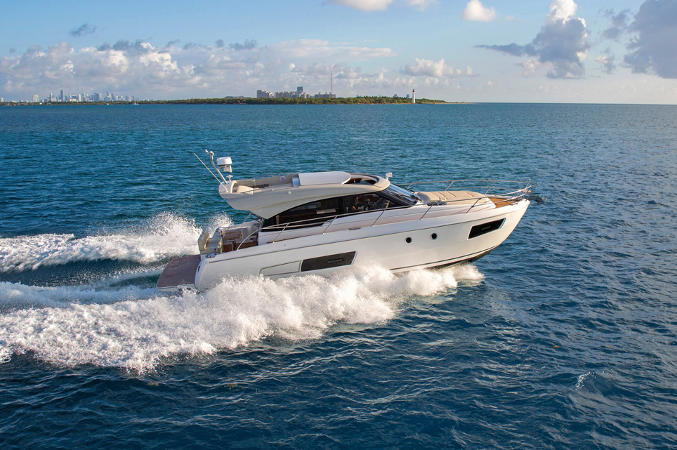 BAVARIA VIRTESS 420 motor yacht underway at sea