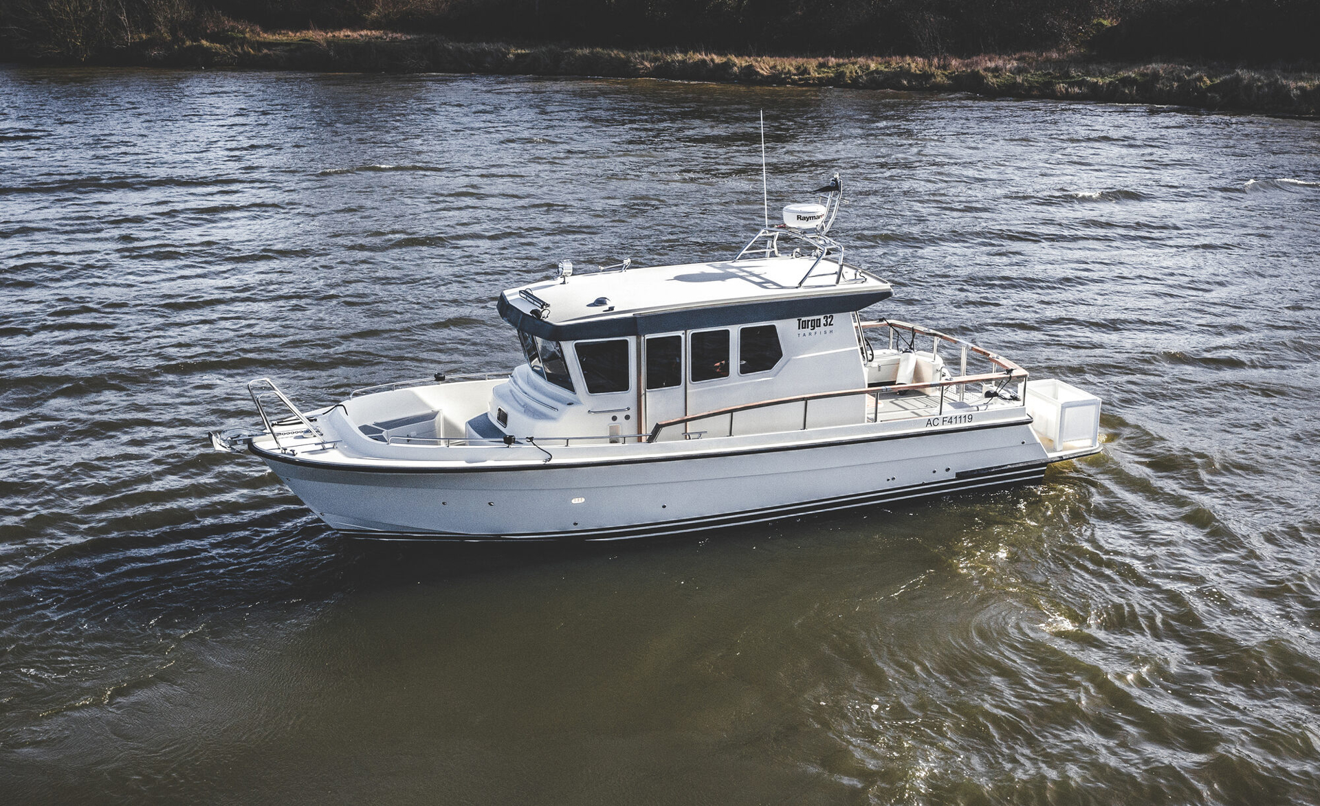 Targa 32 TF exterior side profile showing the pilothouse and open aft deck