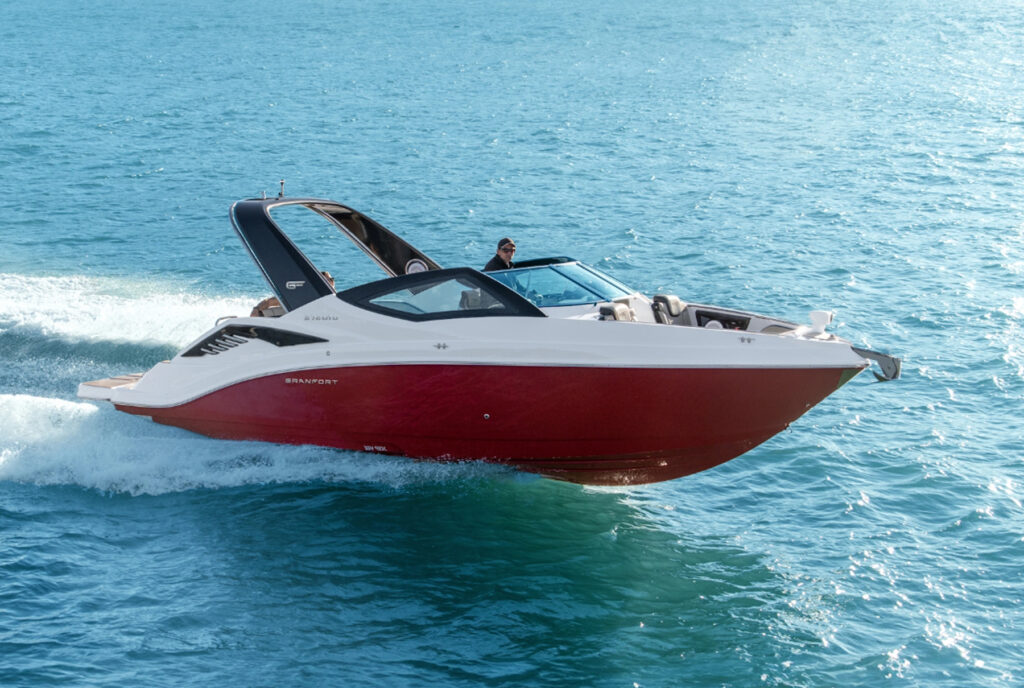Side profile of the Granfort 272 GTO red and white sport boat at sea