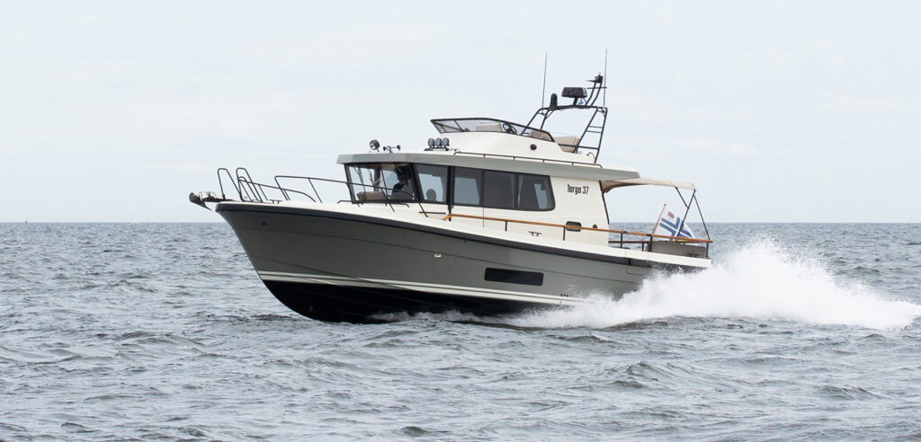 Targa 37 side profile showing the distinctive pilothouse design